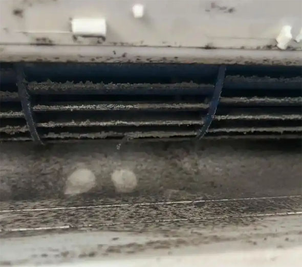 任县空调吹的风有股烧焦味是怎么回事